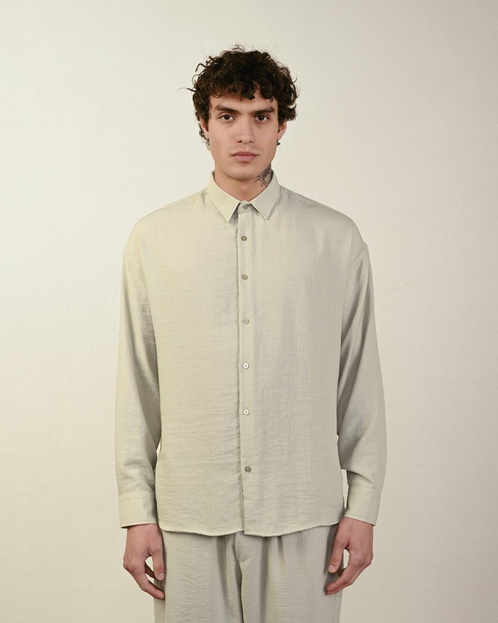 Men's Relaxed Fit Lightweight Button-Up Shirt